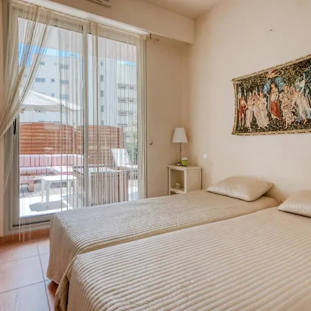 Apartman Les Allees Du Cap-3 By Interhome *