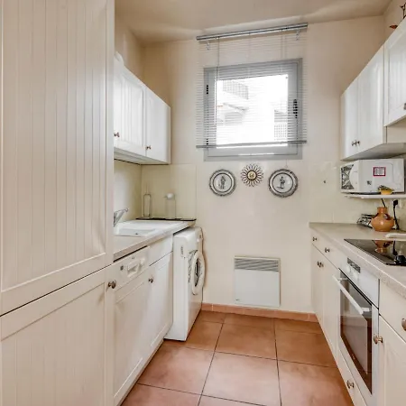 Les Allees Du Cap-3 By Interhome