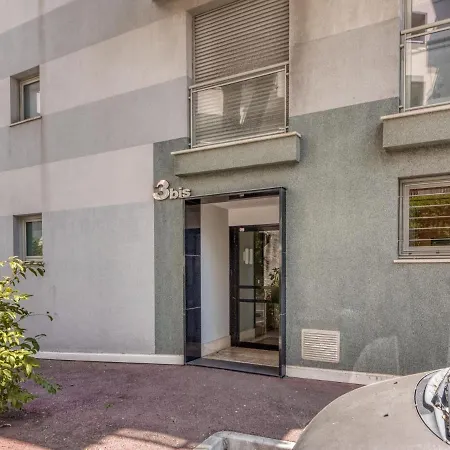 Apartment Les Allees Du Cap-3 By Interhome