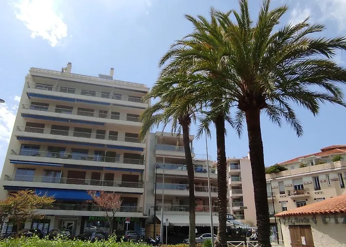 Appartamento Les Allees Du Cap-3 By Interhome